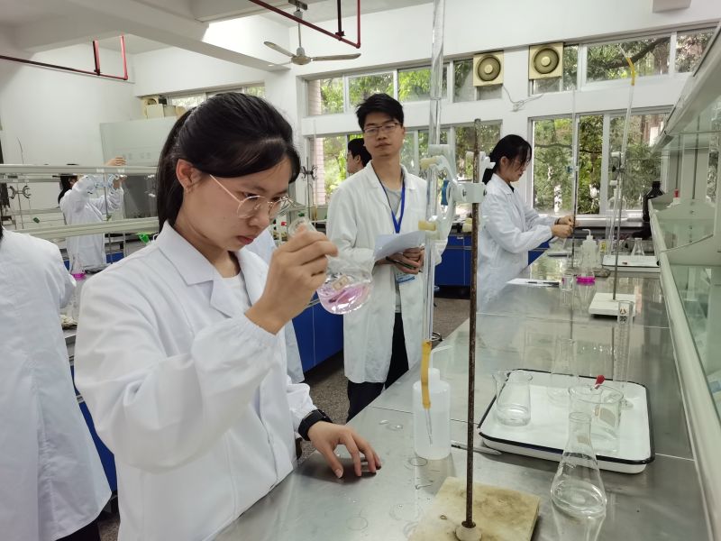 药品滴定检测技能竞赛 照片5.jpg